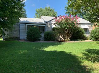 2377 E Seminole St, Springfield, MO 65804