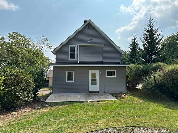 3rd image of 3005 Wellington St