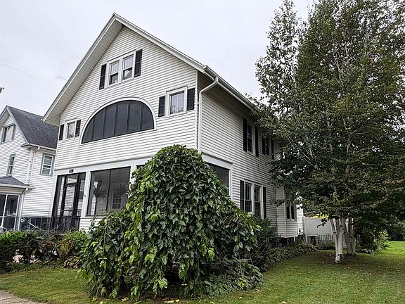 3rd image of 622 Grant St