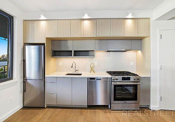 5th image of 349 Kent Ave #3