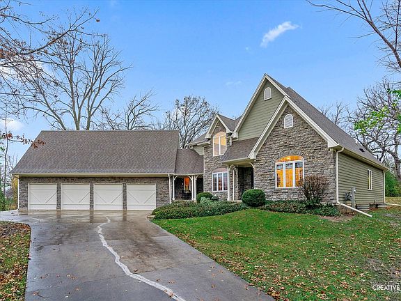 3rd image of 16004 Burr Oak Dr