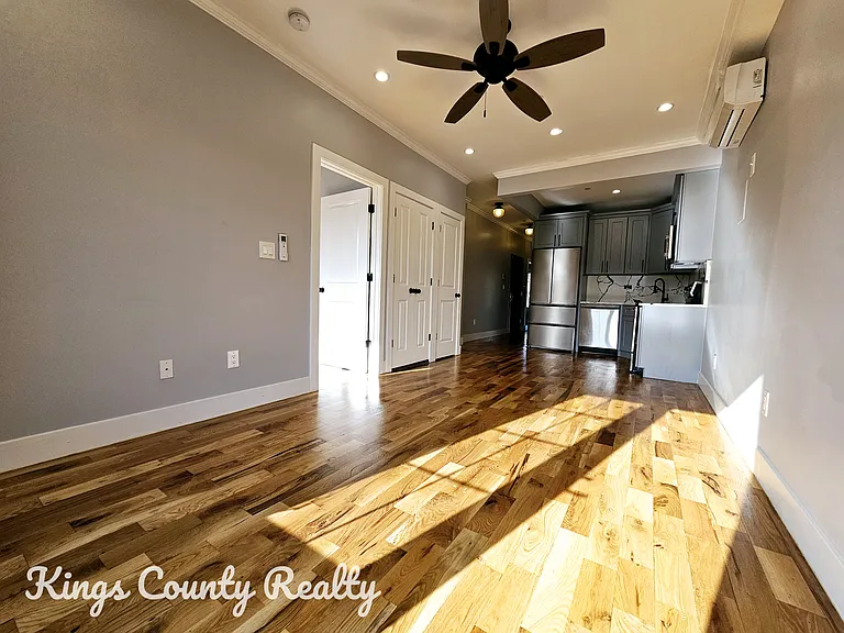 565 Midwood St #3 — Photo 1