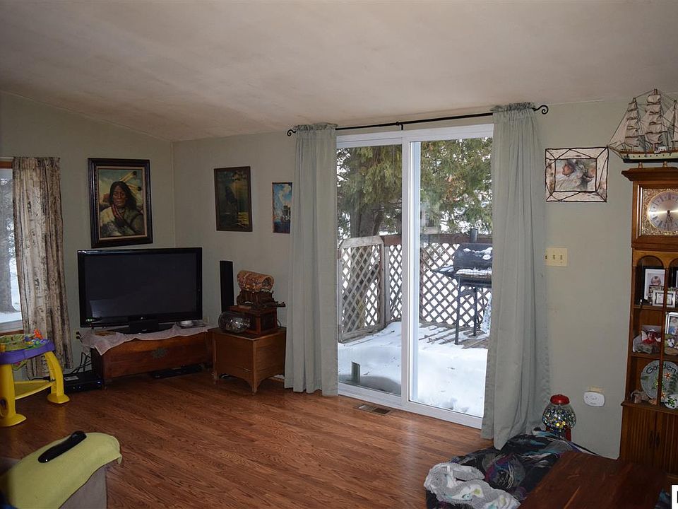 2nd image of 103 Spruce St