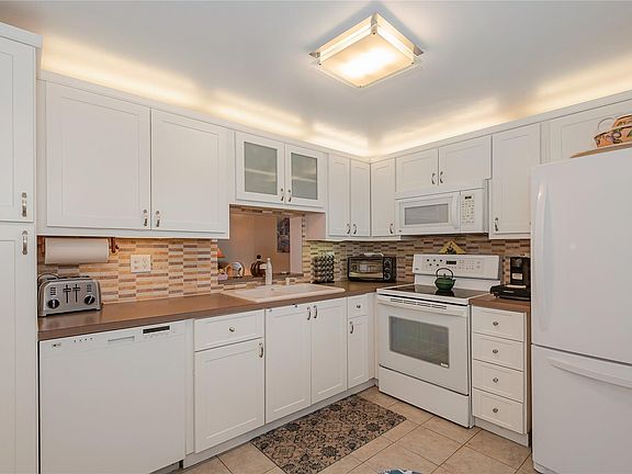 5th image of 200 SE 5th Avenue #505