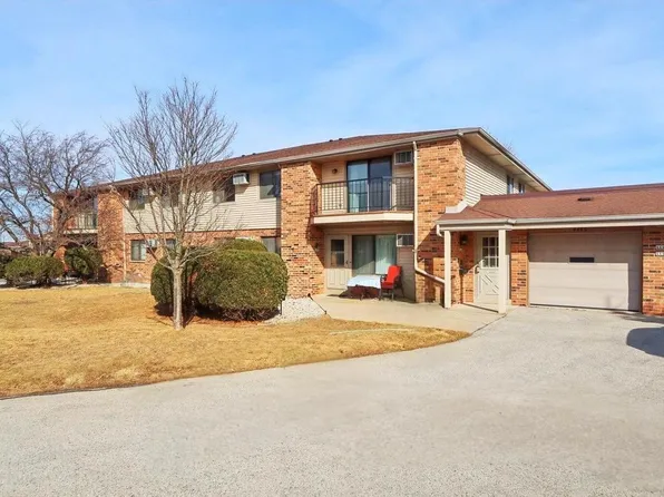 4449 South Greenridge CIRCLE, Greenfield, WI 53220