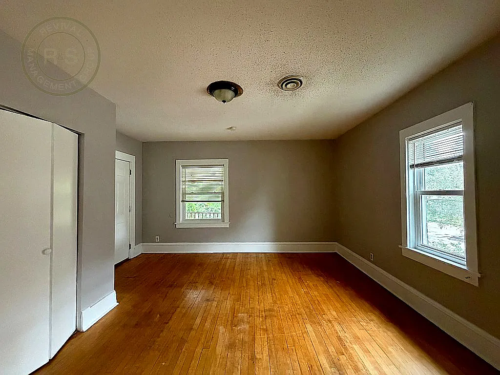 2 bed, 1100 sqft, $1,600 — Photo 3