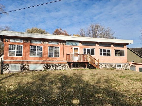3rd image of 16004 Valentine Ave