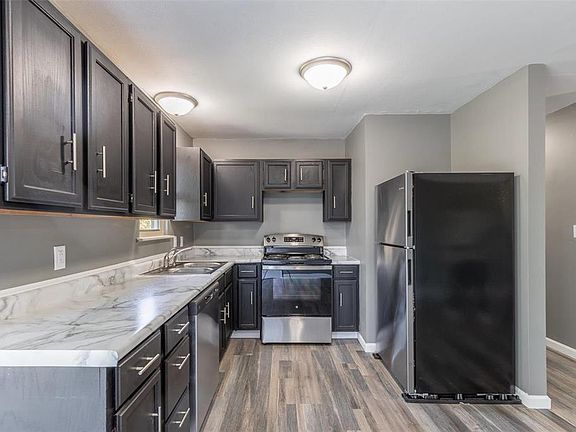 3rd image of 2665 S Thomas St