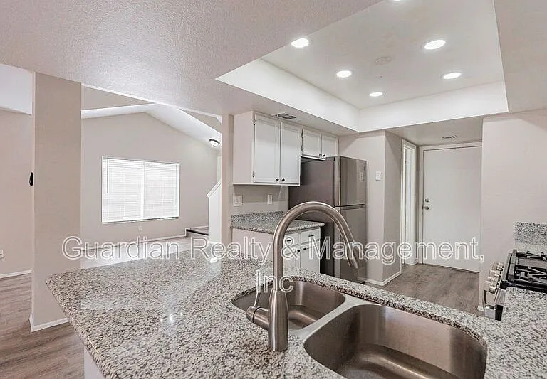 4389 S Potter Dr — Photo 2