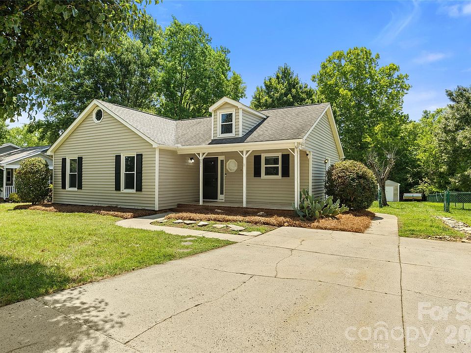 1st image of 3571 Farm Lake Dr SW