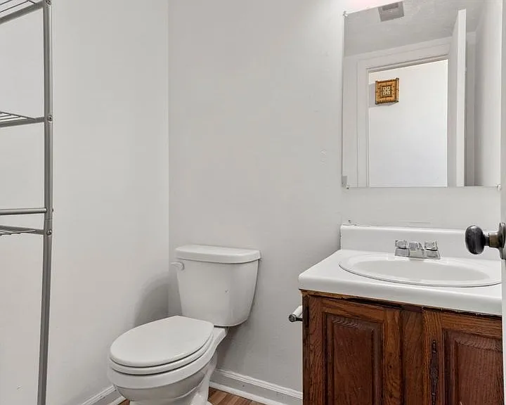 210 N Ross St #B — Photo 10