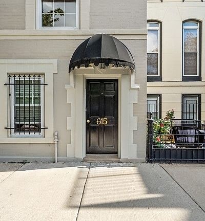2nd image of 615 W Dickens Ave