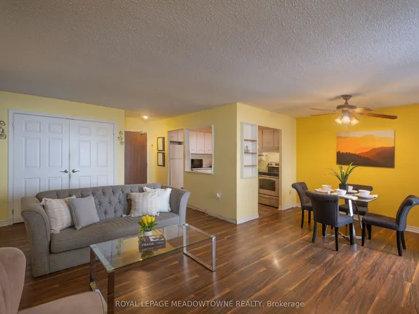 2301 Derry Rd W #806, Mississauga, ON L5N 2R4