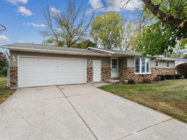 252 Valley View Dr, Brillion, WI 54110