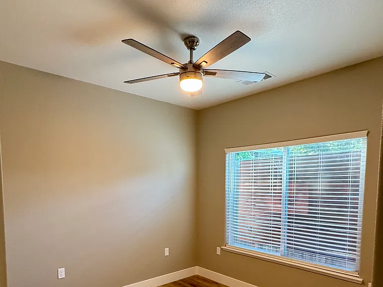 1307 Cahill Ave — Photo 8