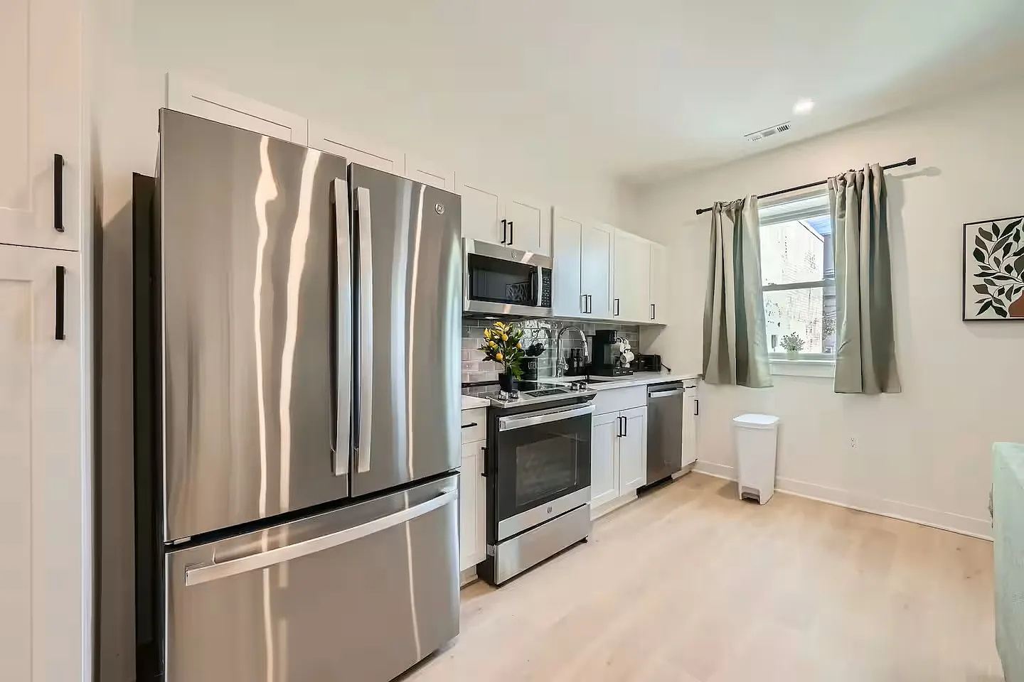 2 bed, 900 sqft, $2,250 — Photo 2