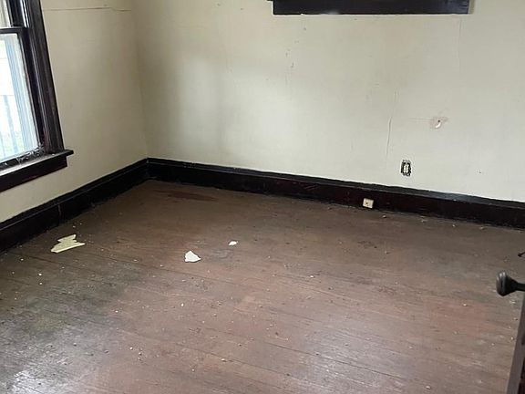 3rd image of 218 E 9th St