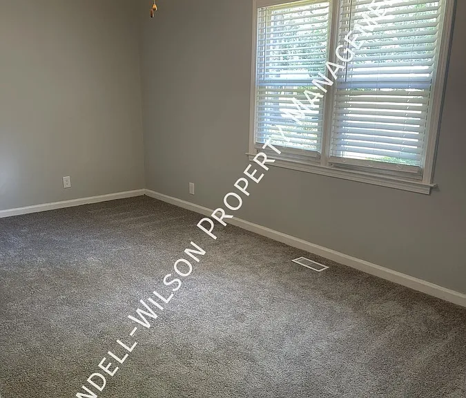 2221 Bernard St — Photo 6