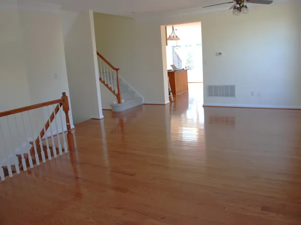 43851 Sandburg Sq, Ashburn, VA 20147