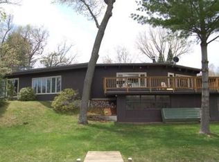 N1446 W Stratton Rd, Waupaca, WI 54981