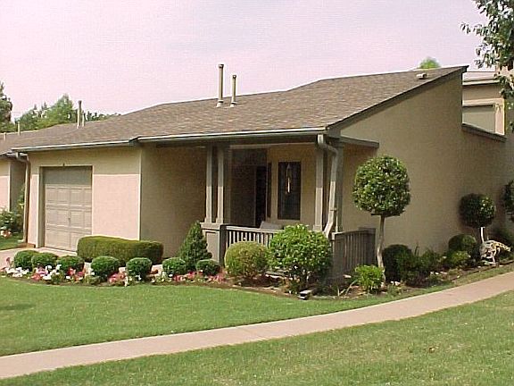 1/2 mile walking trail  