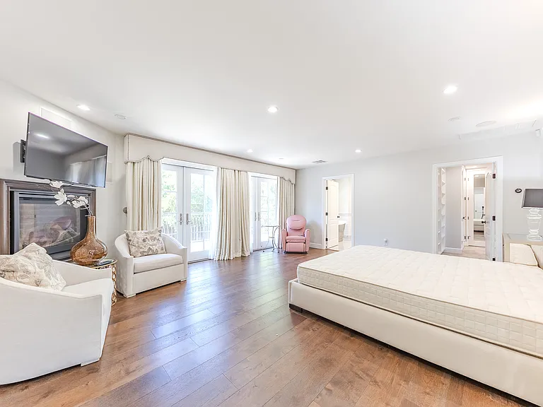 325 W Bellevue Dr — Photo 44