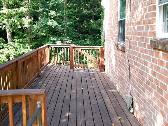 22x8 deck leads to rear basement