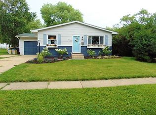 512 Deerfield Dr, Streamwood, IL 60107