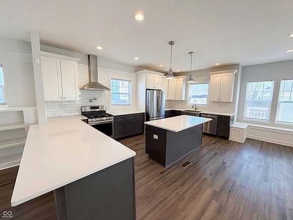 2nd image of 3251 N Park Ave