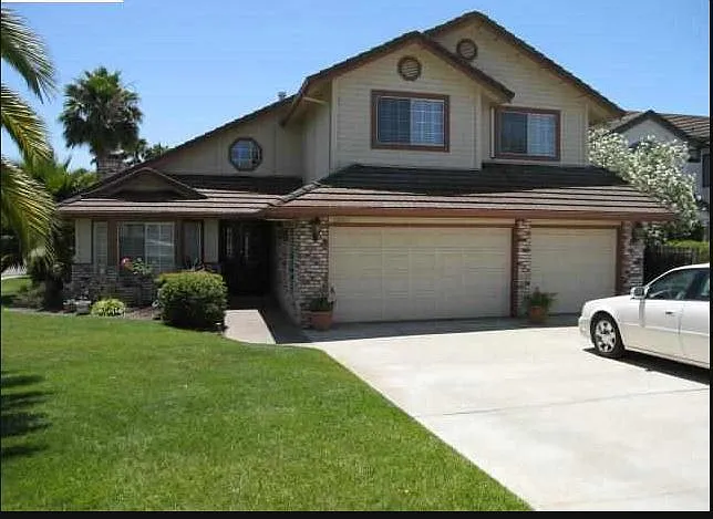 5650 Edgeview Dr photo 1