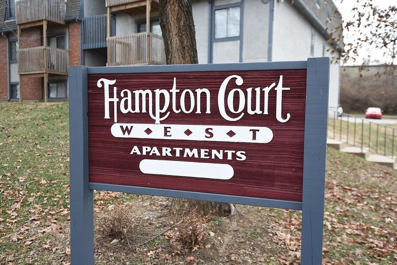 Hampton Court Apartments — Photo 1