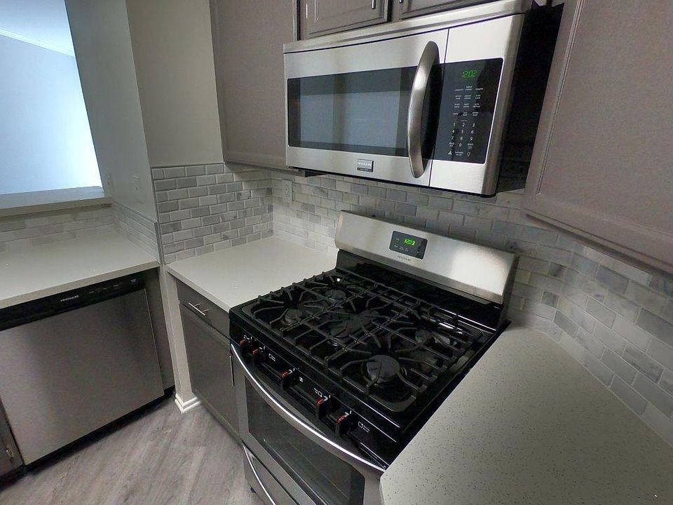 1st image of 5447 White Oak Ave APT 302