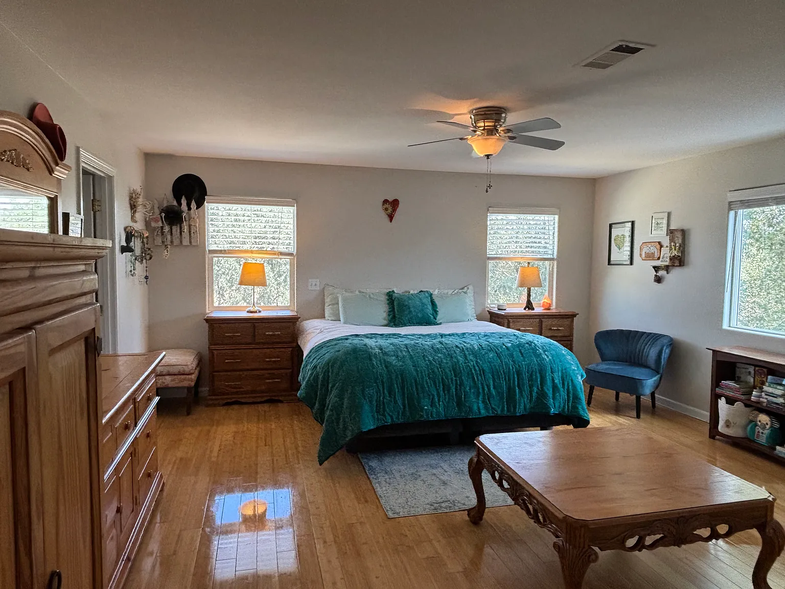 4 bed, 2.5 bath, 1945 sqft, $3,950 — Photo 1
