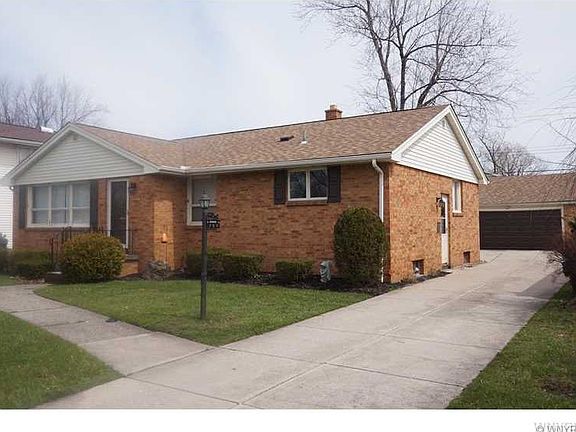 3rd image of 137 Donna Lea Blvd
