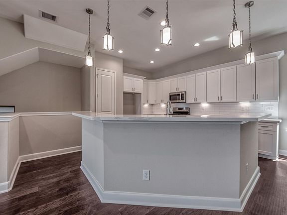 5th image of 4135 Dupont St