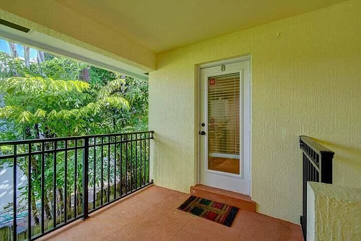 45 SE 7th Ave #8 — Photo 18