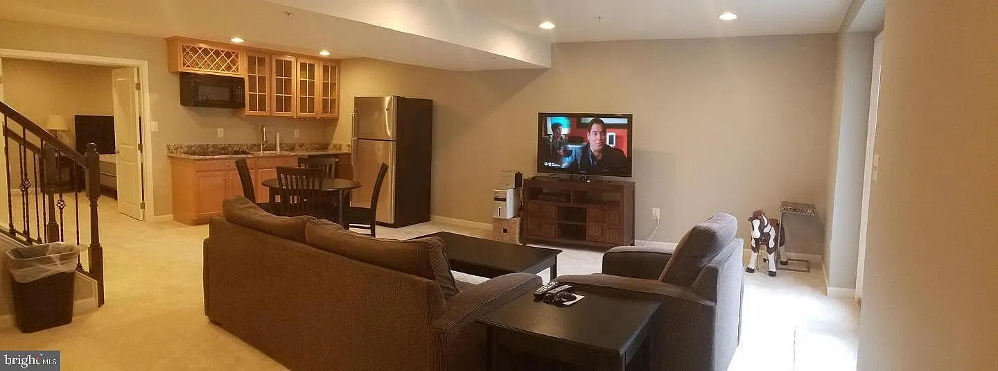 1 bed, 1.0 bath, 2708 sqft, $1,299 — Photo 3