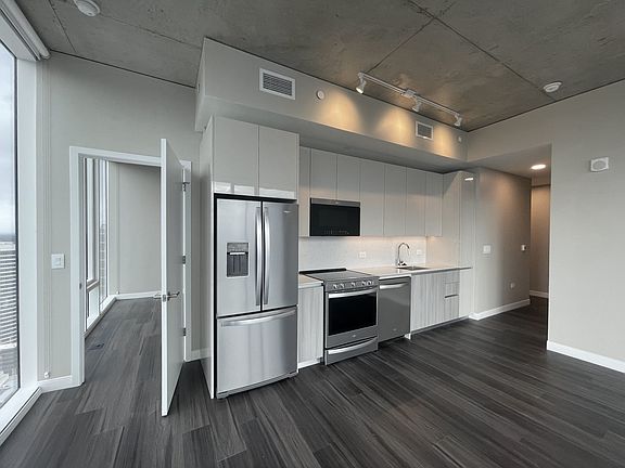 3rd image of 805 Church St APT 3612