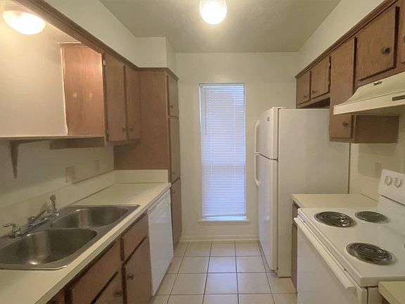 4th image of 724 San Saba Dr