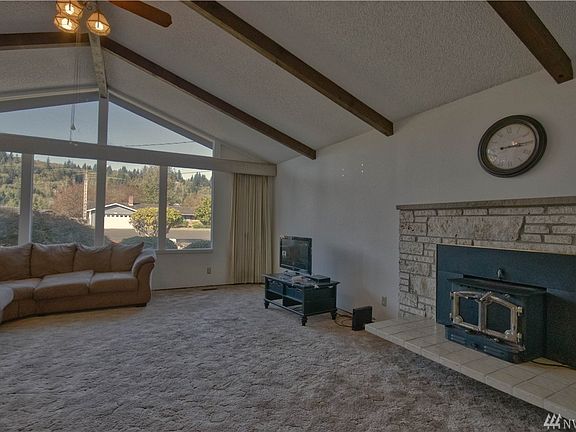 4th image of 723 Arland Pl