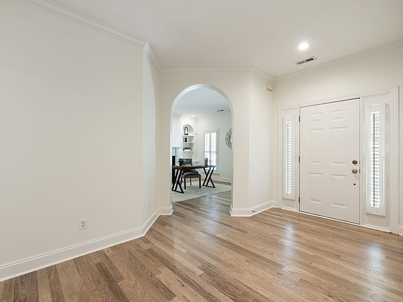 4th image of 541 Marigold Dr