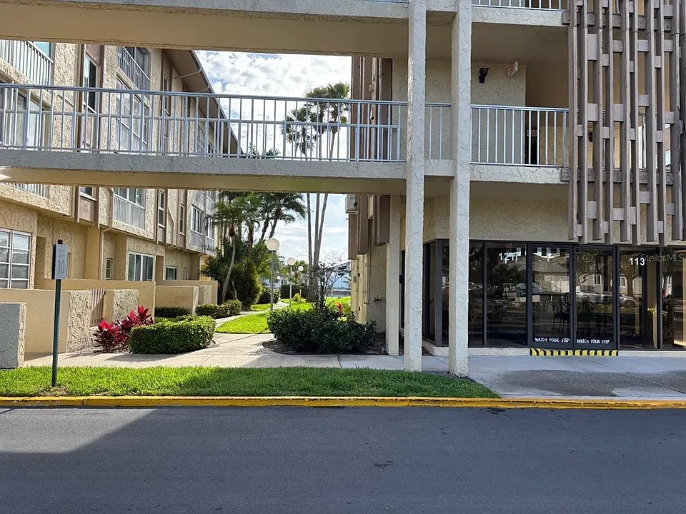 121 Island Way #331