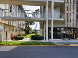 121 Island Way APT 331, Clearwater, FL 33767