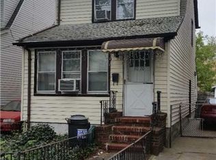 8020 162nd St, Jamaica, NY 11432