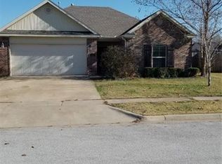 1276 S Blue Willow Ave, Fayetteville, AR 72701