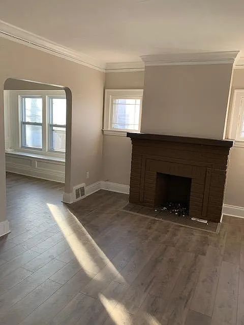 1615 Spring Rd photo 1