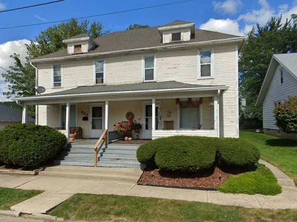 220-222 W Avon, Freeport, IL 61032