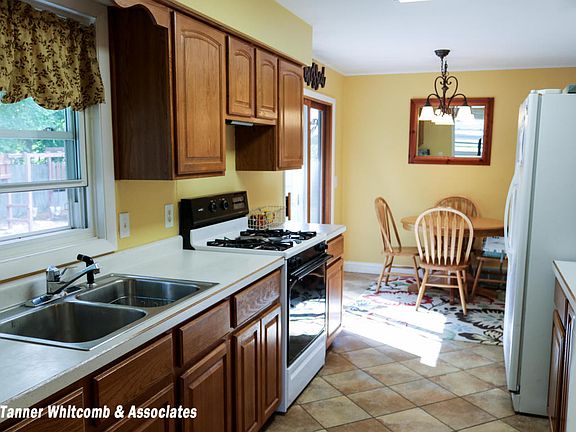 3rd image of 5032 Clearwater St