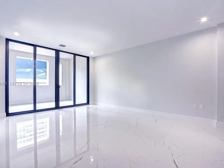 718 Valencia Ave #202 — Photo 18