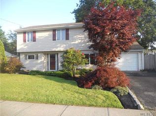 338 N Rutherford Ave, Massapequa, NY 11758